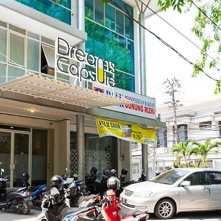 Reddoorz Hostel @ Di Panjaitan Simpang Lima Semarang Zewnętrze zdjęcie