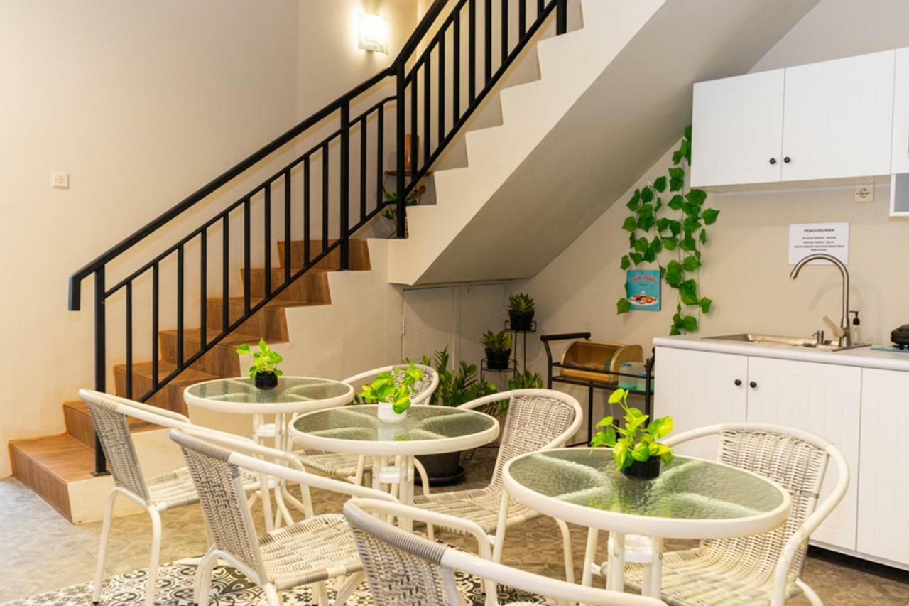 Reddoorz Hostel @ Di Panjaitan Simpang Lima Semarang Zewnętrze zdjęcie