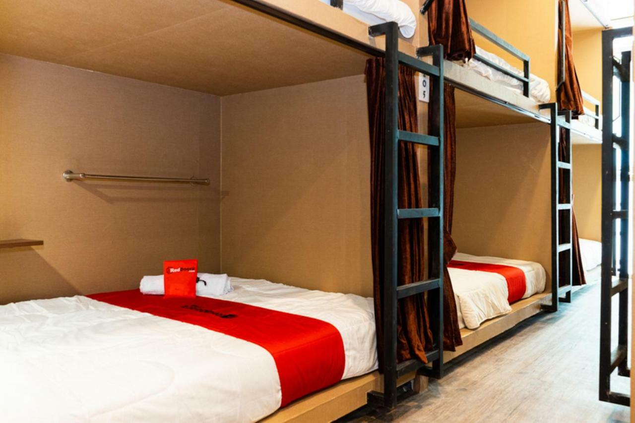 Reddoorz Hostel @ Di Panjaitan Simpang Lima Semarang Zewnętrze zdjęcie