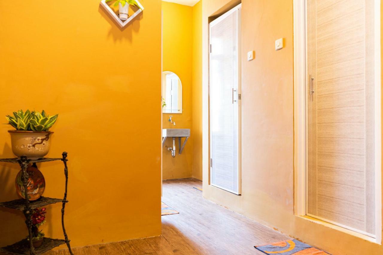 Reddoorz Hostel @ Di Panjaitan Simpang Lima Semarang Zewnętrze zdjęcie