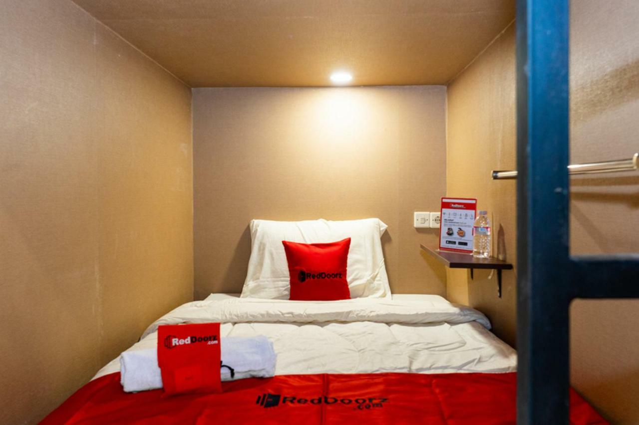 Reddoorz Hostel @ Di Panjaitan Simpang Lima Semarang Zewnętrze zdjęcie