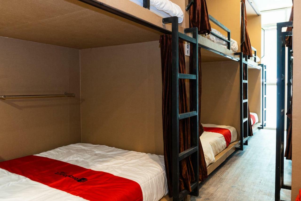 Reddoorz Hostel @ Di Panjaitan Simpang Lima Semarang Zewnętrze zdjęcie